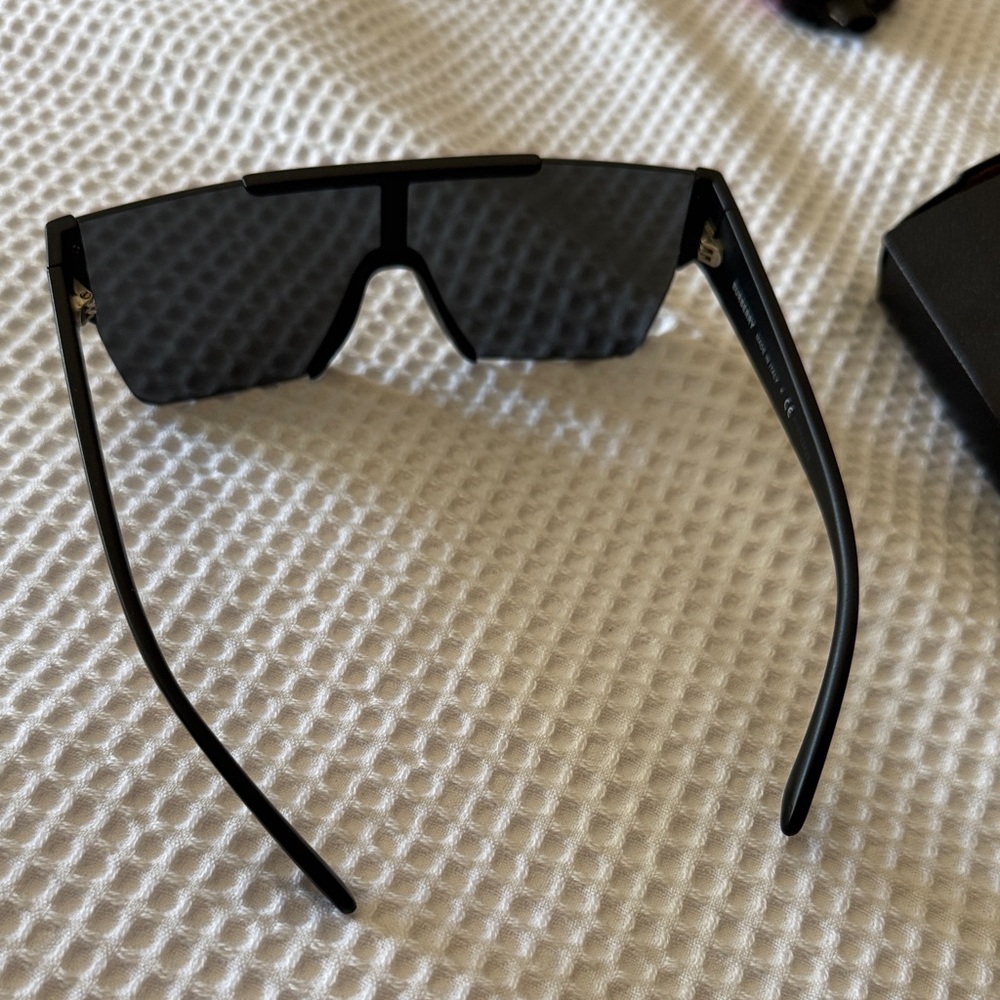 Burberry Black Sunglasses - Picture 3 of 4